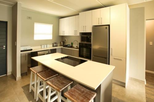 Two-Bedroom Apartment image 5