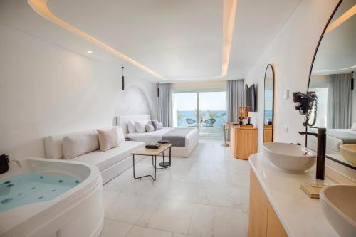 White Hills Resort Room Type - Deluxe Jacuzzi Room