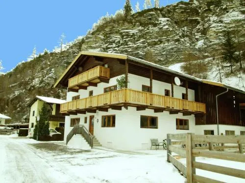 Chalet in Ötztal near ski areas in Längenfeld, Österreich