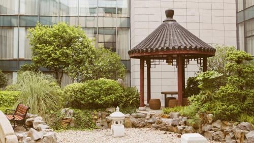 Holiday Inn Nanjing Xuanwu Lake by IHG Holiday Inn Nanjing Xuanwu Lake by IHG