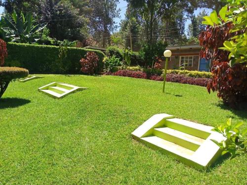 Greton Holiday Villa in מרו