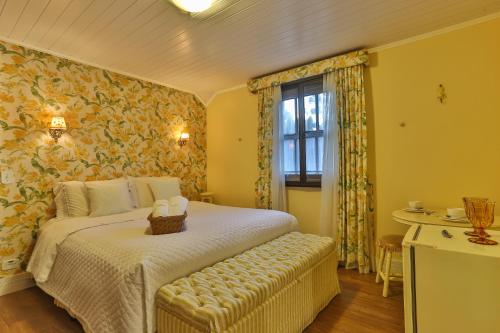 Double or Twin Room image 5