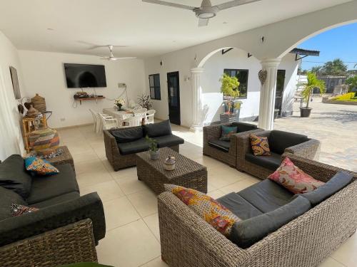 酒吧/高級酒吧, Dulaa Deema Residence Brufut Heights in 畢吉婁