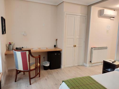 Hotel Arrope Room Type - Standard Queen Room