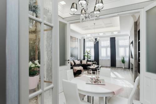 Parliament Square Apartment 1