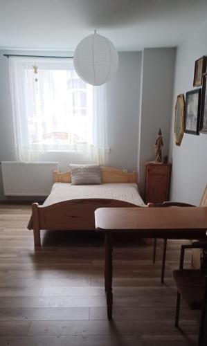 1 double bed, 1 twin bed