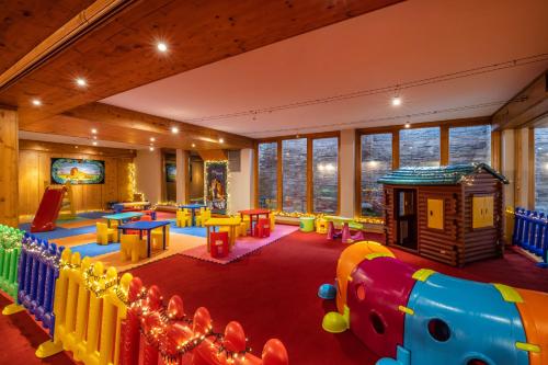 Gyermekklub, Hotel Piandineve in Ponte Di Legno