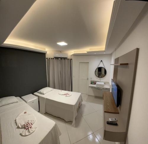 2 twin beds