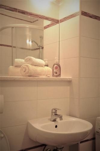 Apartment Mejtas with free parking - image 5