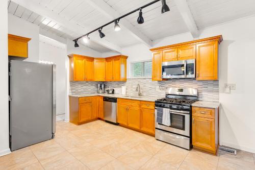 Drew Valley Villa in Pine Hills Neigbhorhood