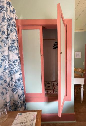 Carriage House Bed & Breakfast - image 4