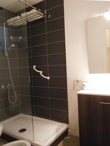 Superior One-Bedroom Apartment image 5