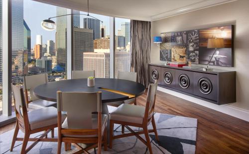 Omni Dallas Hotel - image 11