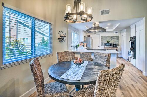 Chic Fountain Valley Getaway Near Theme Parks in 芳泉谷