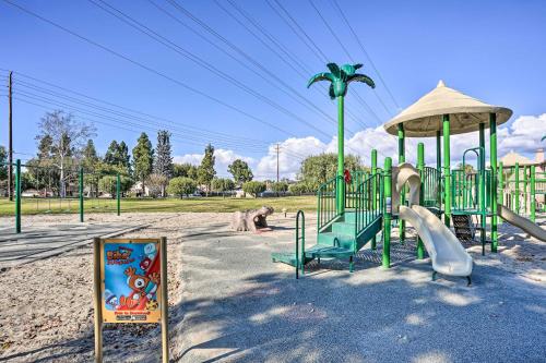 Chic Fountain Valley Getaway Near Theme Parks in 芳泉谷