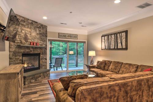 Relaxing Lincoln Condo with Fireplace and Shuttle Relaxing Lincoln Condo with Fireplace and Shuttle