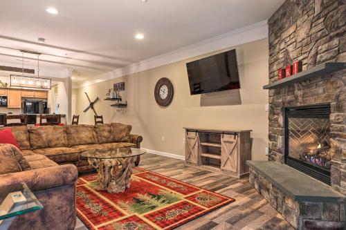 Relaxing Lincoln Condo with Fireplace and Shuttle