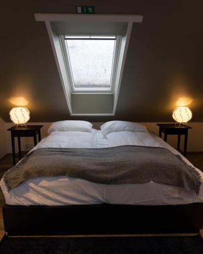 Scenic Penthouse - Ocean view & skylight windows