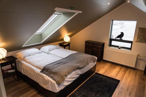 Scenic Penthouse - Ocean view & skylight windows