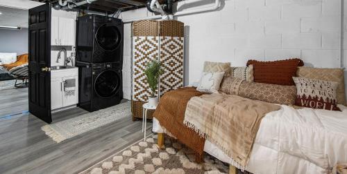 Boho cozy home, quiet, free parking private room unless specified in Kalamazoo, USA