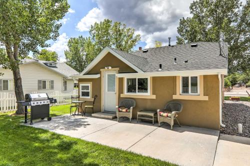 Cozy Farmhouse-Style Cottage by Mighty 5 Ntl Parks - main image