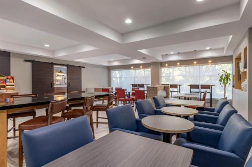 อาหารและเครื่องดื่ม, Holiday Inn Express Hotel and Suites Natchitoches By IHG in นัตชิโทชส์ (LA)