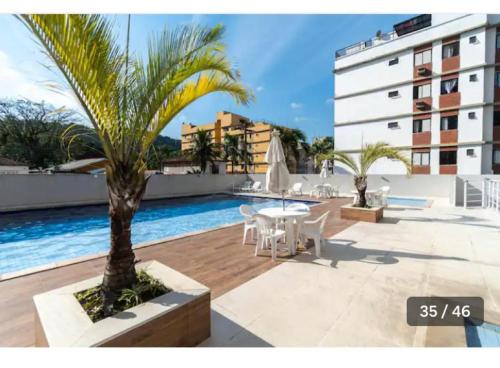 2 bedrooms, 4 beds