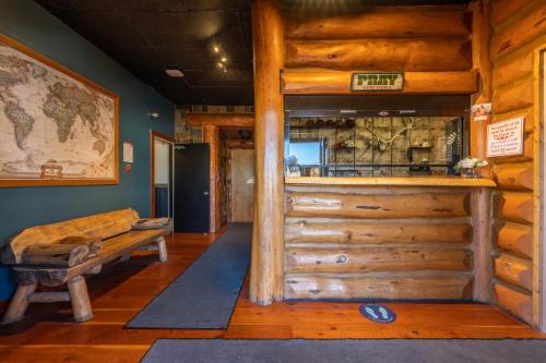 The Raging Elk Adventure Lodging