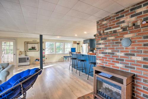 Updated Bristol Lakehouse with Kayaks and Beach Access Updated Bristol Lakehouse with Kayaks and Beach Access
