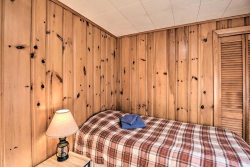Updated Bristol Lakehouse with Kayaks and Beach Access - image 8
