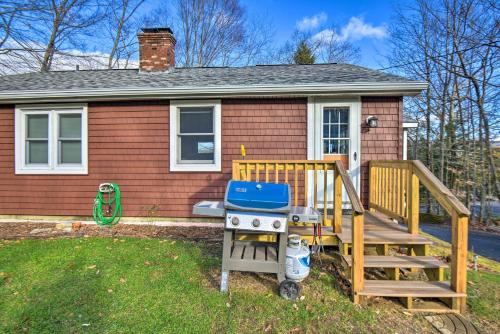Updated Bristol Lakehouse with Kayaks and Beach Access - image 6