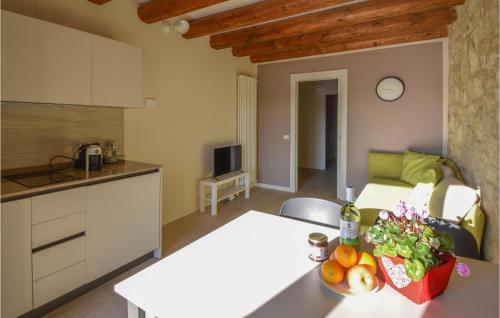 Amazing Apartment In Longare With Kitchenette