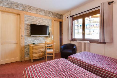 2 twin beds