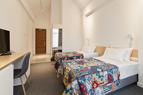 2 twin beds