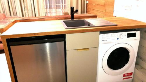 RIVER SIDE near FRANKFURT-AIR CONDITION-PRIVATE PARKING in Hainburg