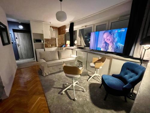 Super GREY 2 metro fast WiFi 65’TV Netflix HBO AppleTV+, Varsavia