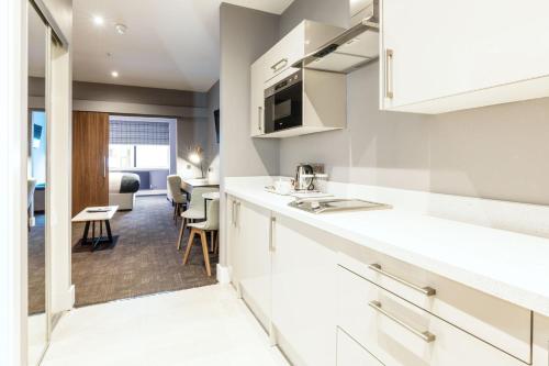 廚房, Sandman Signature Aberdeen Hotel & Spa in 阿伯丁市中心