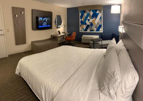 Holiday Inn Express Hotel & Suites Hermosa Beach, an IHG Hotel