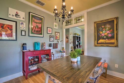 Adorable Cottage Smart TVs Kitchen 1 Mi to Dtwn - image 12