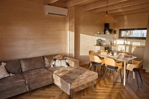 2 bedrooms, 4 beds