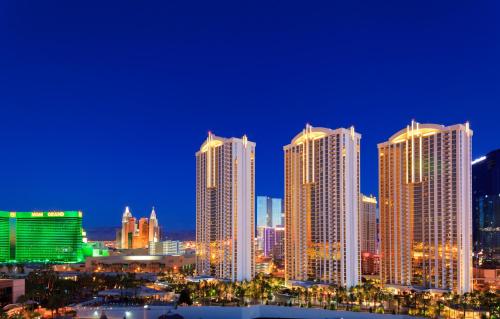 Jet Luxury at The Signature Condo Hotel, Las Vegas (photo 7)