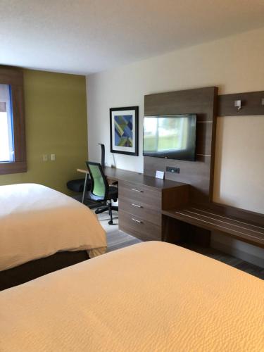 Queen Room with Two Queen Beds - Hearing Accessible/Non-Smoking