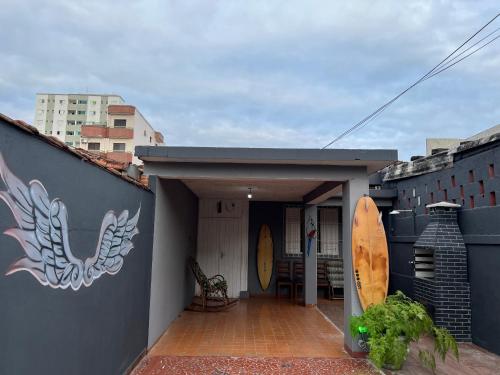 Casa 14 pessoas,5 quadras da praia, 2 vagas,Wifi,Ar condicionado