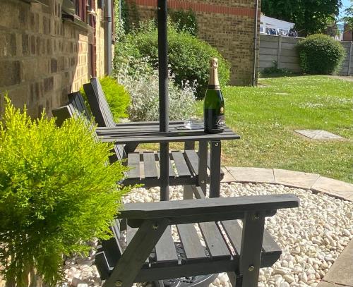Modern Spacious 1 Bed Apartment with Free Parking in Trendy Inner London Suburb 15 mins walk to Victoria Line Underground then 20 mins to Oxford Street West End of London or 10 mins walk to Overground and 10 mins to London Liverpool St City of London, Londyn (zdjęcie 9)