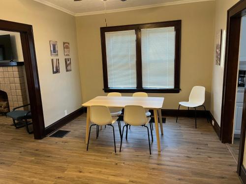 Hudson #1 Private Two Bed near Xavier & Downtown in Cincinnati, USA