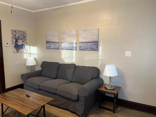 Hudson #1 Private Two Bed near Xavier & Downtown in Cincinnati, USA