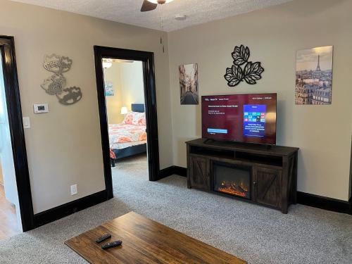 Hunter #1, Private One Bed near Xavier & Downtown in Bellevue, USA