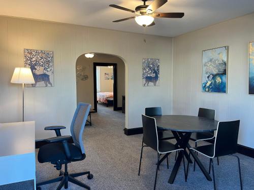 Hunter #1, Private One Bed near Xavier & Downtown in Bellevue, USA
