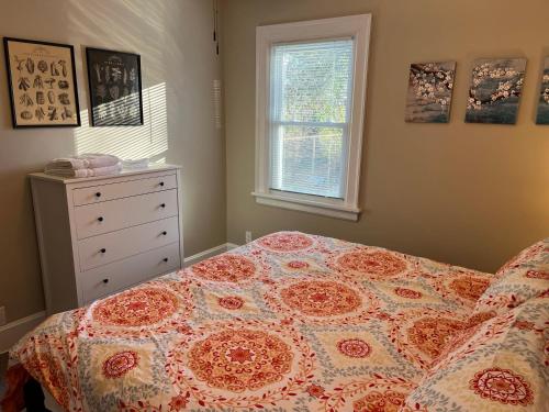 Hunter #1, Private One Bed near Xavier & Downtown in Bellevue, USA