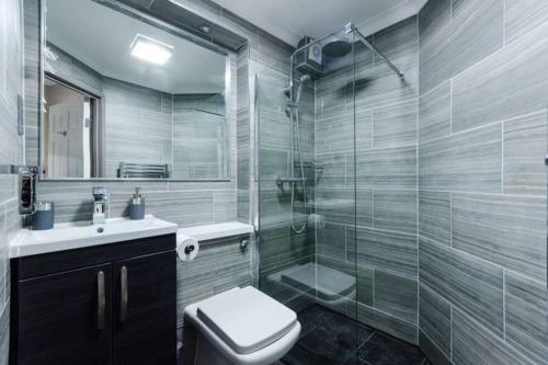 Modern Spacious 1 Bed Apartment with Free Parking in Trendy Inner London Suburb 15 mins walk to Victoria Line Underground then 20 mins to Oxford Street West End of London or 10 mins walk to Overground and 10 mins to London Liverpool St City of London, Londyn (zdjęcie 8)